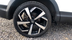 Nissan Qashqai 1.6 DiG-T Tekna [Glass Roof pack] 5dr Petrol Hatchback